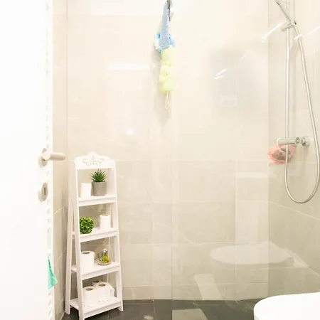 Modern And Cozy 1bdr - Free Parking Daire