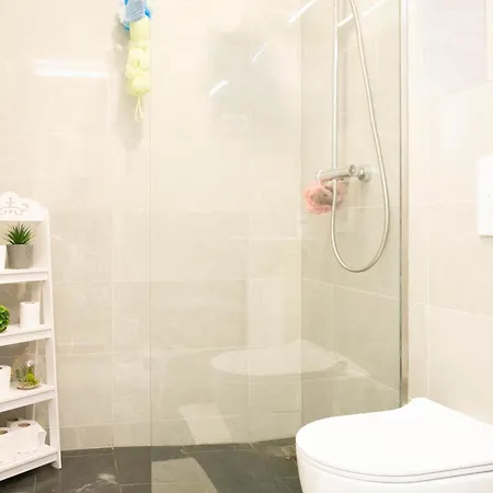 Modern And Cozy 1bdr - Free Parking Daire